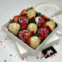 Клубника в шоколаде малина и вафельная крошка 9 ягод